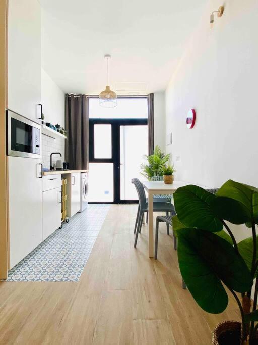 Beautiful Flat Next The Beach บาเลนเซีย ภายนอก รูปภาพ